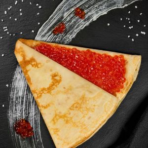 Блин с красной икрой