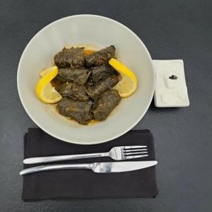 Иланжи с говядиной в виноградном листе