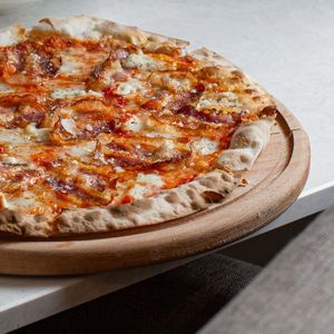 Пицца с гуанчале и трюфелем