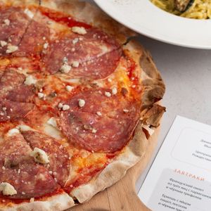 Пицца салями Милано с трюфелем