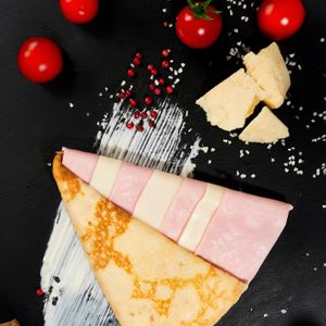 Блин с ветчиной и сыром