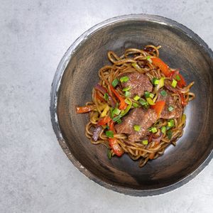 Лапша рамен с говяжьими щечками