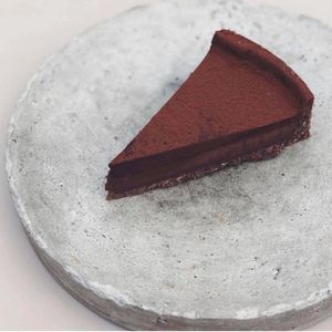 Тарт Шоколадный трюфель с голубым сыром, морской солью и куантро, 160гр