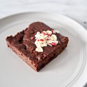Веган брауни с чёрной смородиной и семенами льна (gluten free, sugar free),100гр