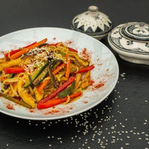 Лапша медфуна с курицей и овощами