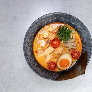 Том ям рамен Лосось и креветки