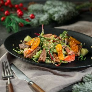 Стейк Клод салат