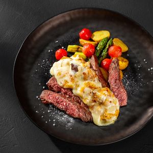 Бавет, спаржа, мини-картофель, томаты черри, раклет