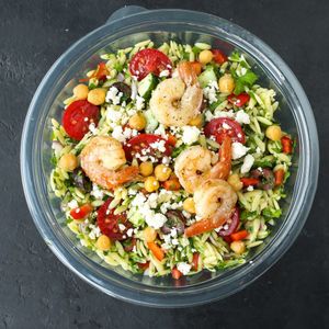 Салат теплый Орзо с креветками